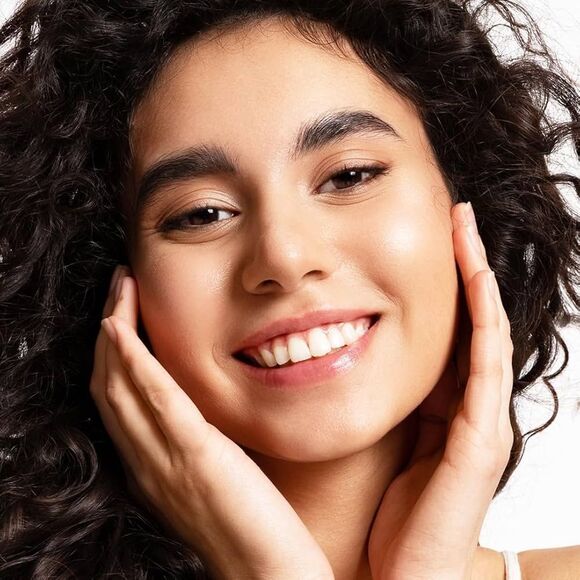 Makeup Revolution Fast Base Stick Foundation - F4 - Picture 4 of 7